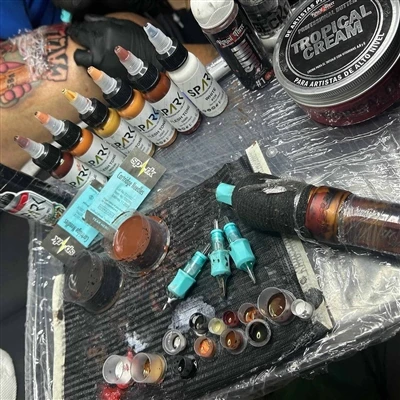 Tattoo Studios съобщава за нарастващо търсене сред по -старите първи - клиент...